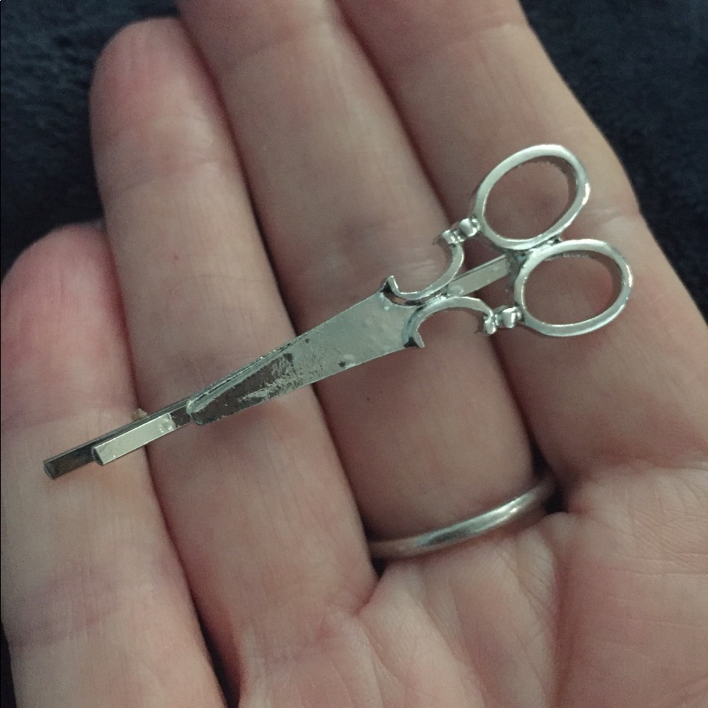 ✂️Scissors Hair Clips Pair ✂️ - Picture 6 of 8